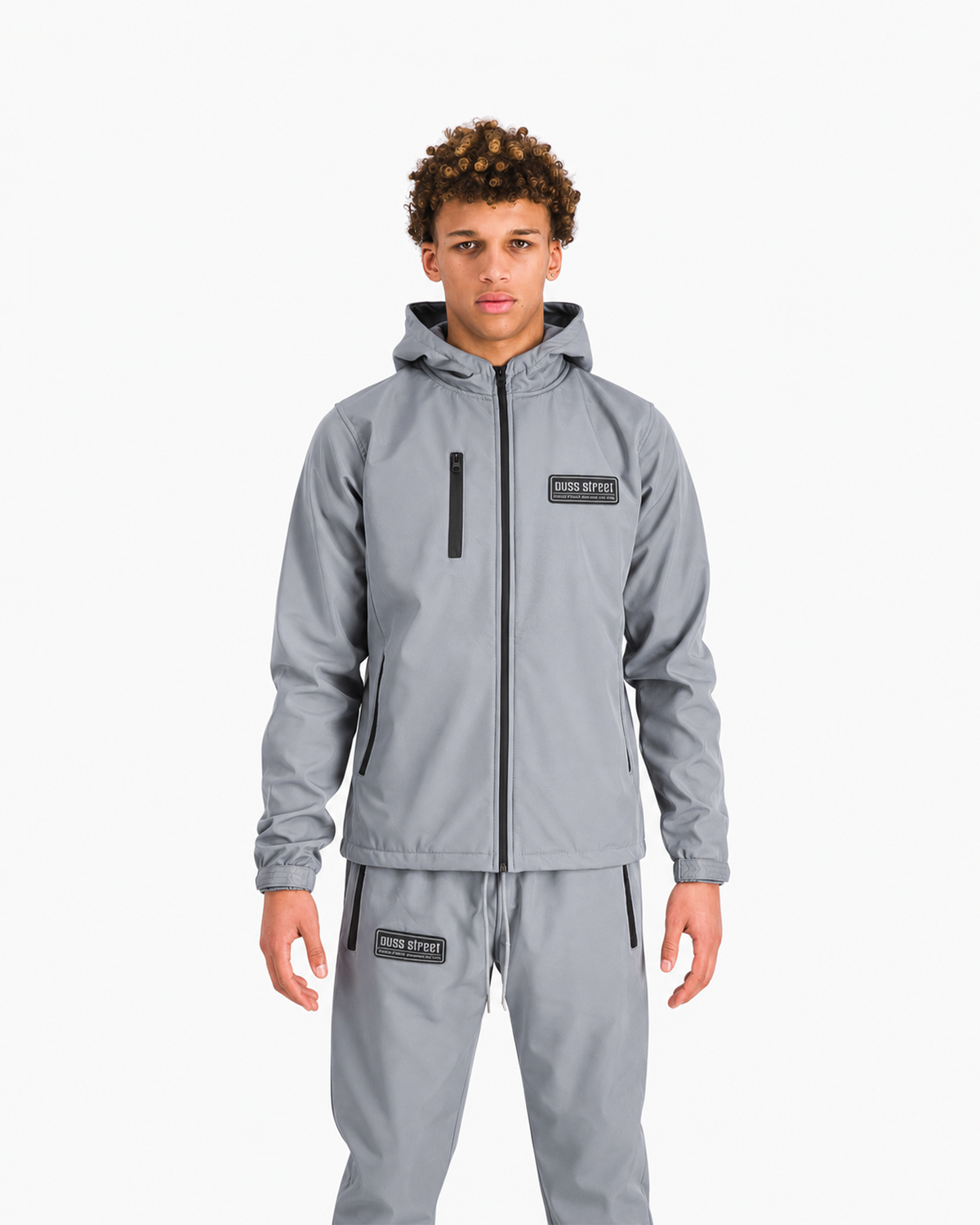 Ensemble Sombre gris OVSS, porté de face