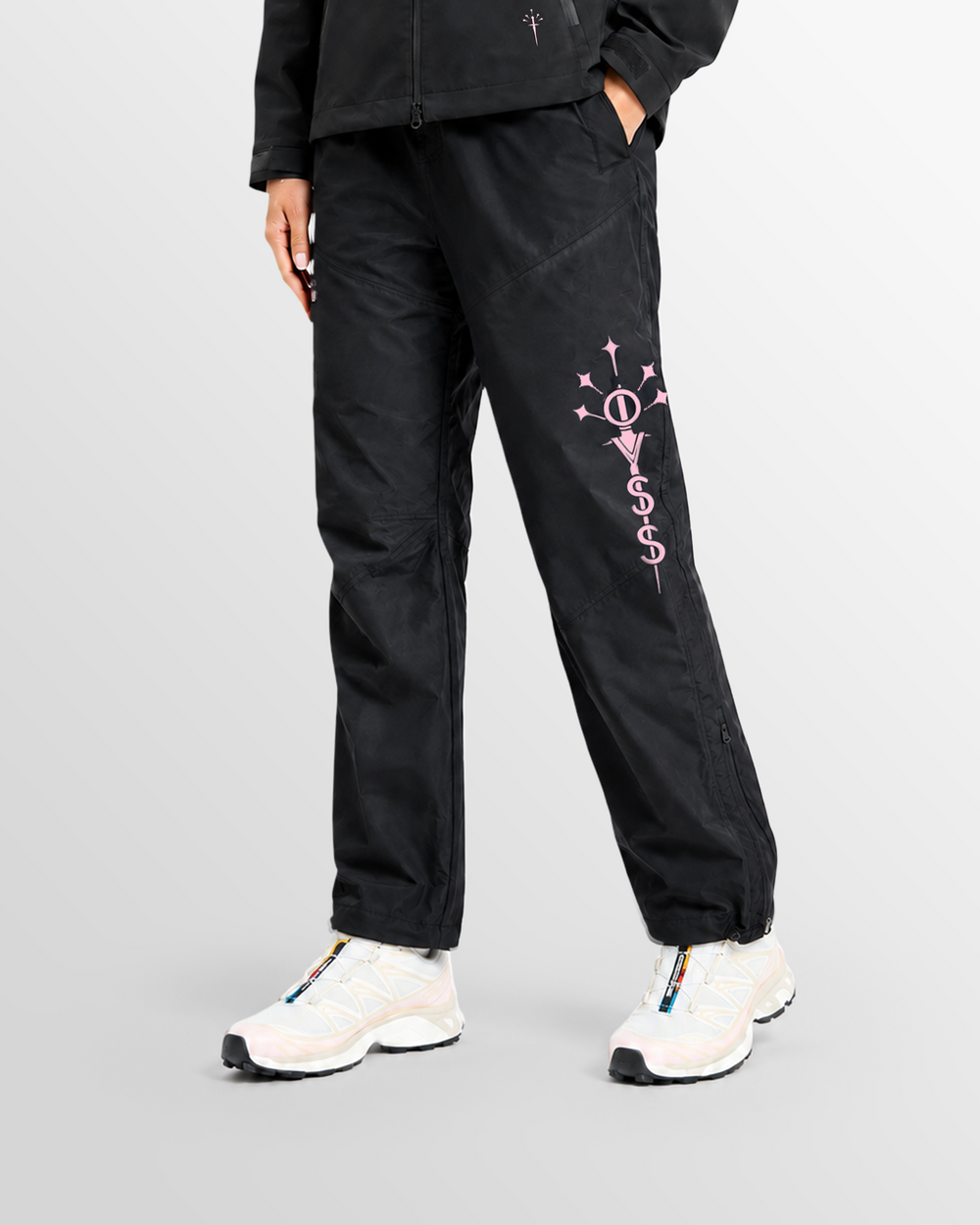 Jogging Ninja noir/rose OVSS, bas porté avec baskets